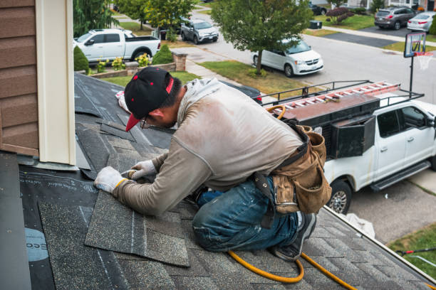 Professional Roofing technician working in Azalea, OR